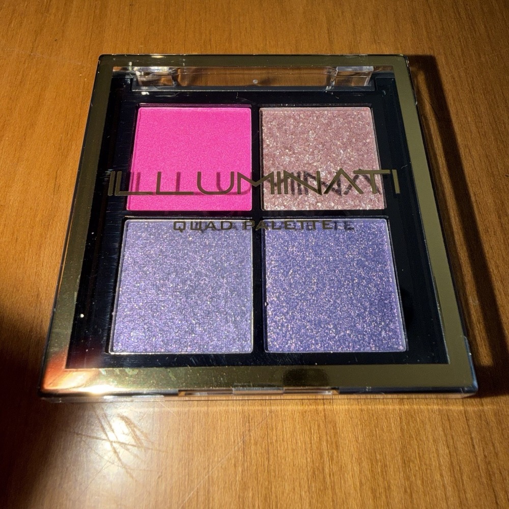 NEW ILLUMINATI COSMETICS Royal Quad Pressed Powder Palette